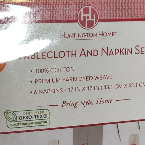 NEW Huntington Home Tablecloth 70" Round w 6 Napkins 17x17" Poinsettia Christmas - Picture 3 of 3